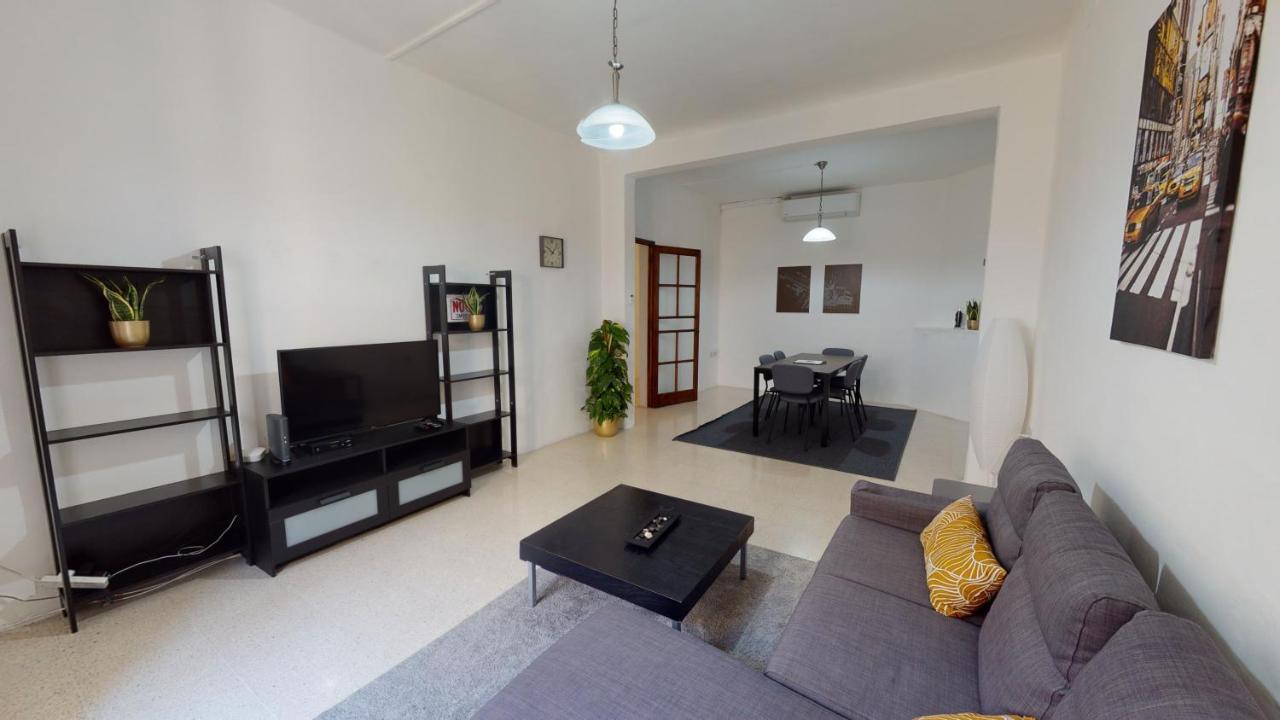 St Julians - Balluta Bay Large 3 Bedroom Apartment