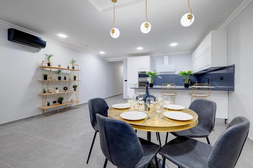 Art Deco Luxury Apartment, Central Location 1