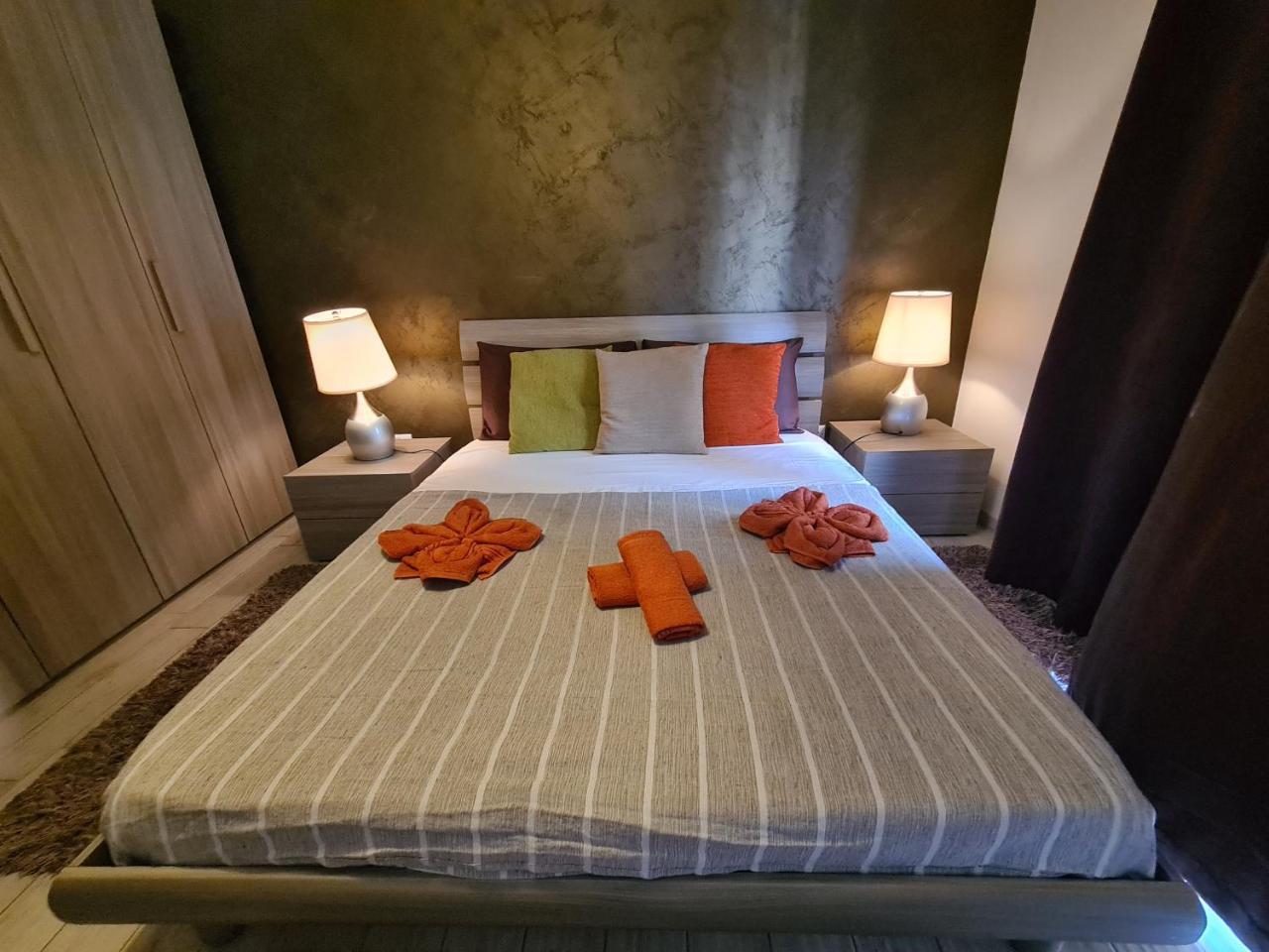 Supreme Seafront Apt with Balcony in St.Julian's 2