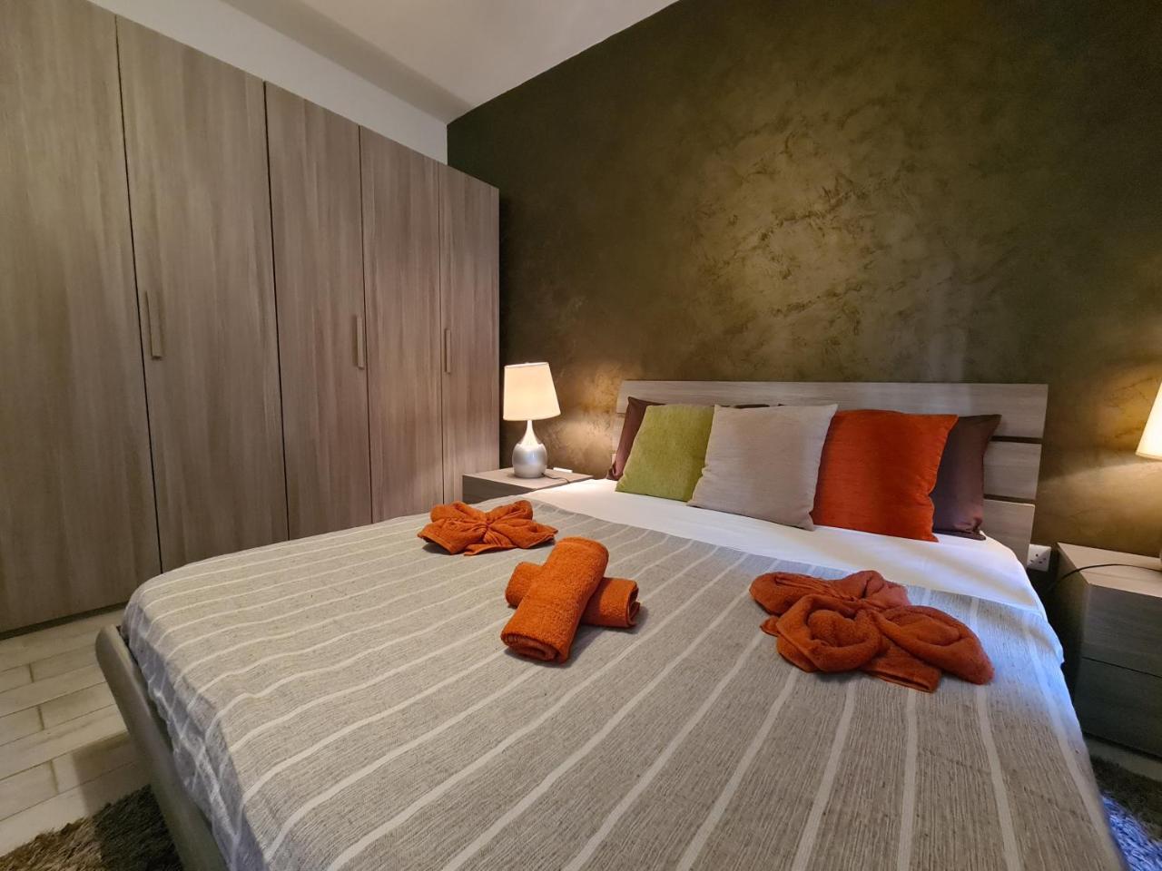 Supreme Seafront Apt with Balcony in St.Julian's 1