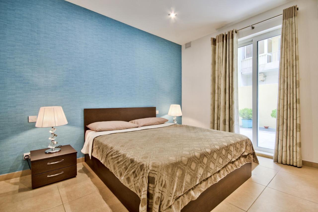 Beautifully Finished And Large Apartment Steps Away From Rocky Beach Ddif1-1