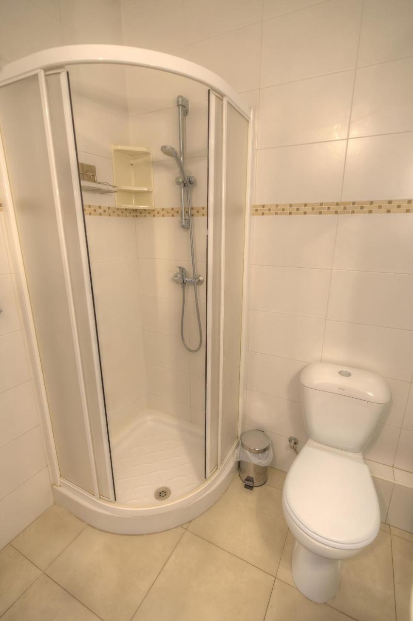 First Floor Studio Apartment Seconds From Balluta Bay Ipap1-1 2