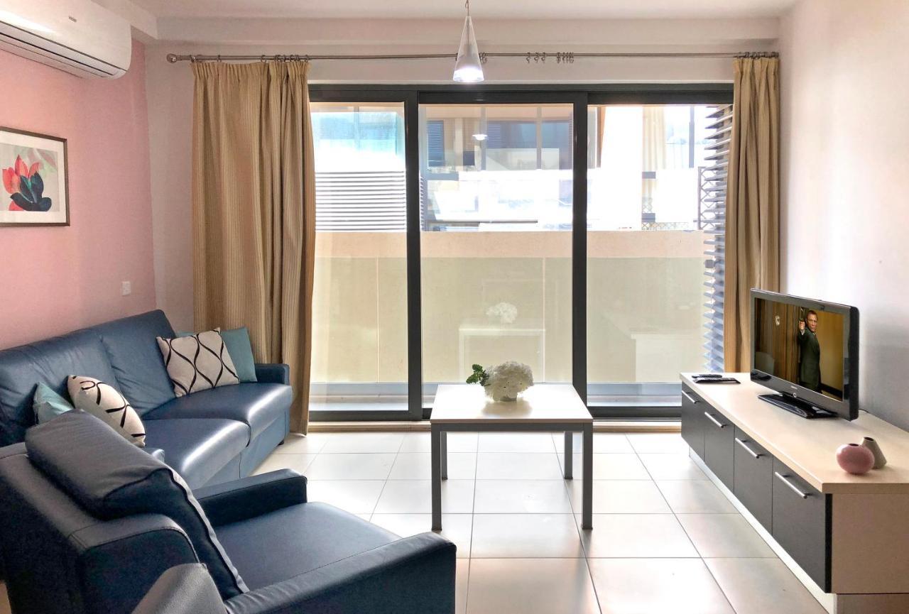 Modern Stylish Apartment - 2 Bedroom & 2 Bathroom Apartment - Spinola Bay, St Julians 1