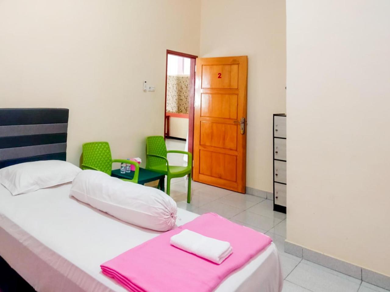 Reddoorz @ Makarios Hotel Poso 2