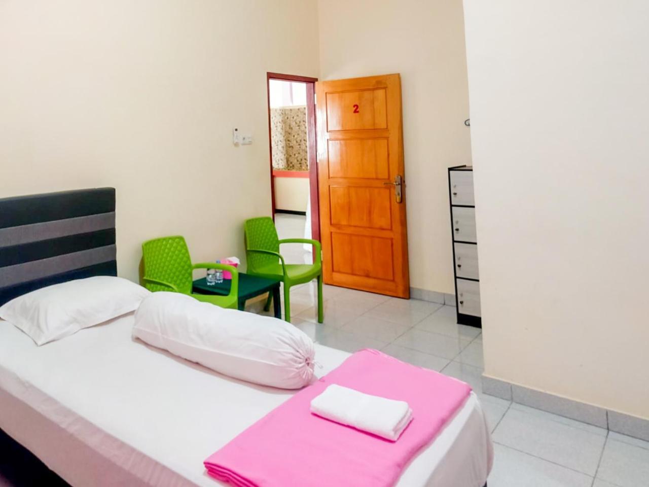 Reddoorz @ Makarios Hotel Poso 1