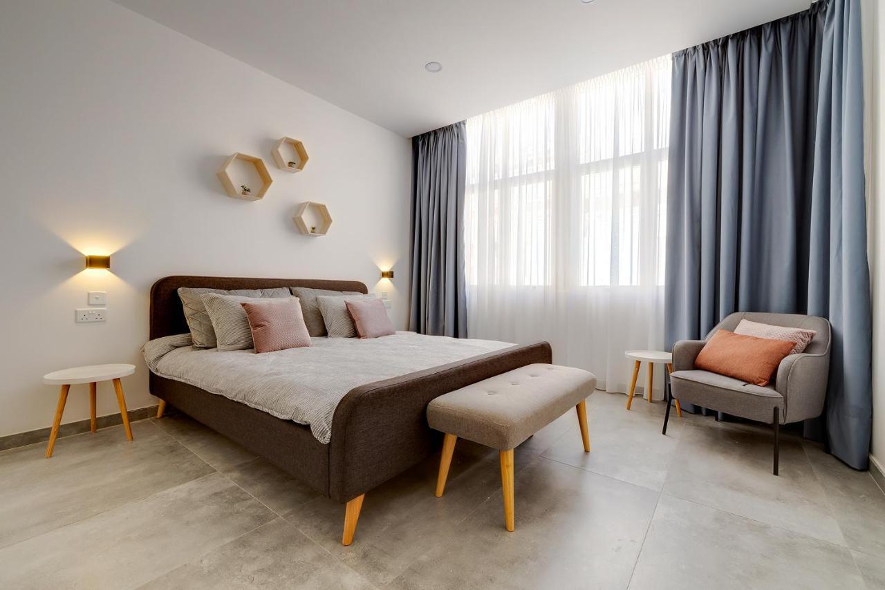 Perfect Location, Modern 2br Apartment