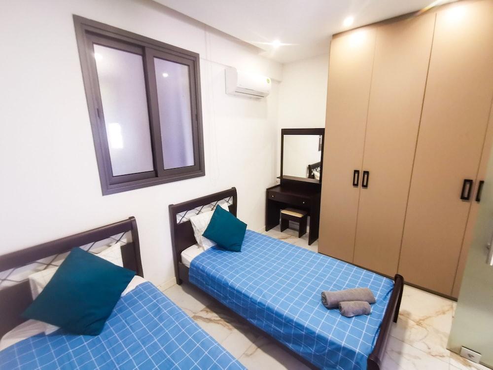 Mimi's Sunny Beach Apartment 2