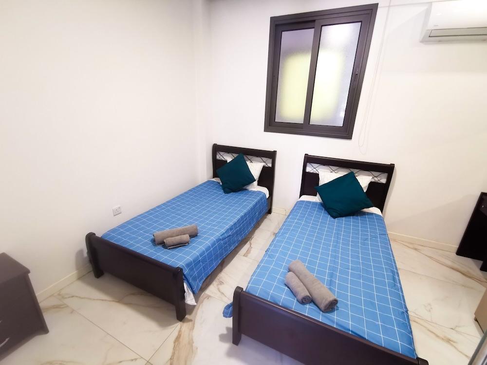 Mimi's Sunny Beach Apartment 1