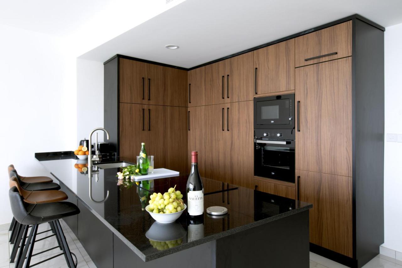 Luxurious 3 Bedroom Apartment with Breathtaking Views - Mmai1-1 2