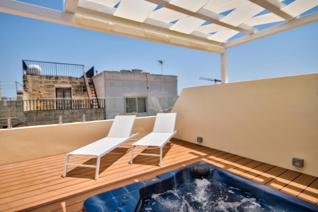 Amazing 4-Bedroom Sliema Town House with Jacuzzi 1