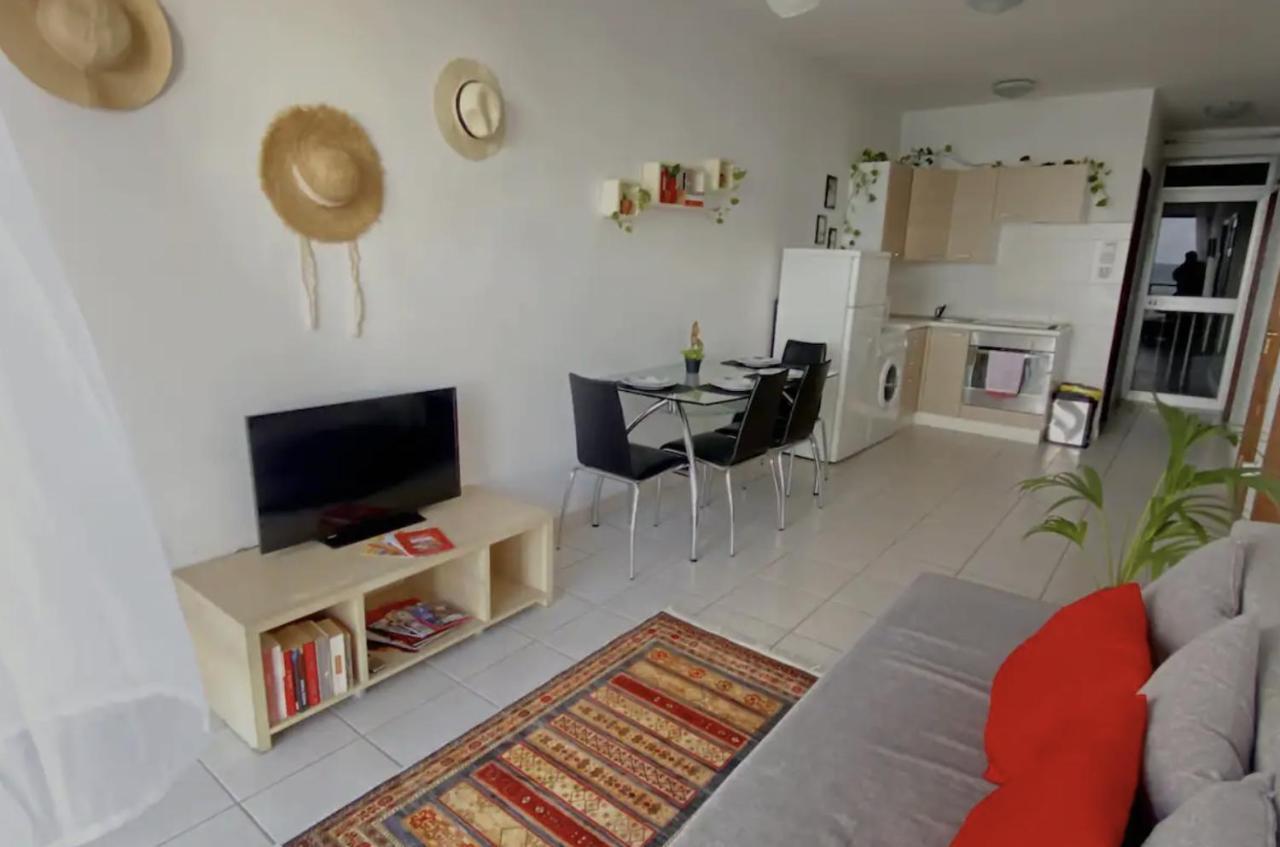 F2 2 Lovely Room, Living And Bathroom Shared , St Julians 1