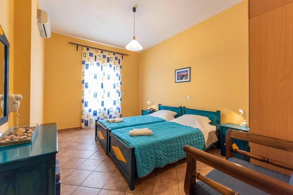 Santorious Spacious Apartment 1