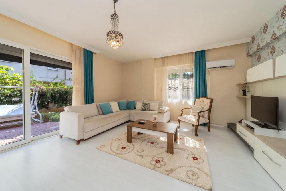 Flat with Backyard 600 M To Duden Waterfalls