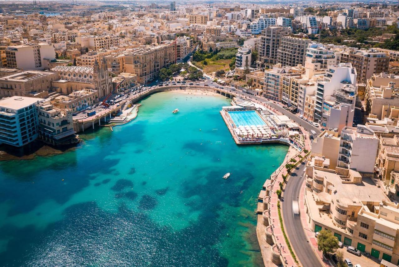 Luxury & Beach 2 Min Away 1