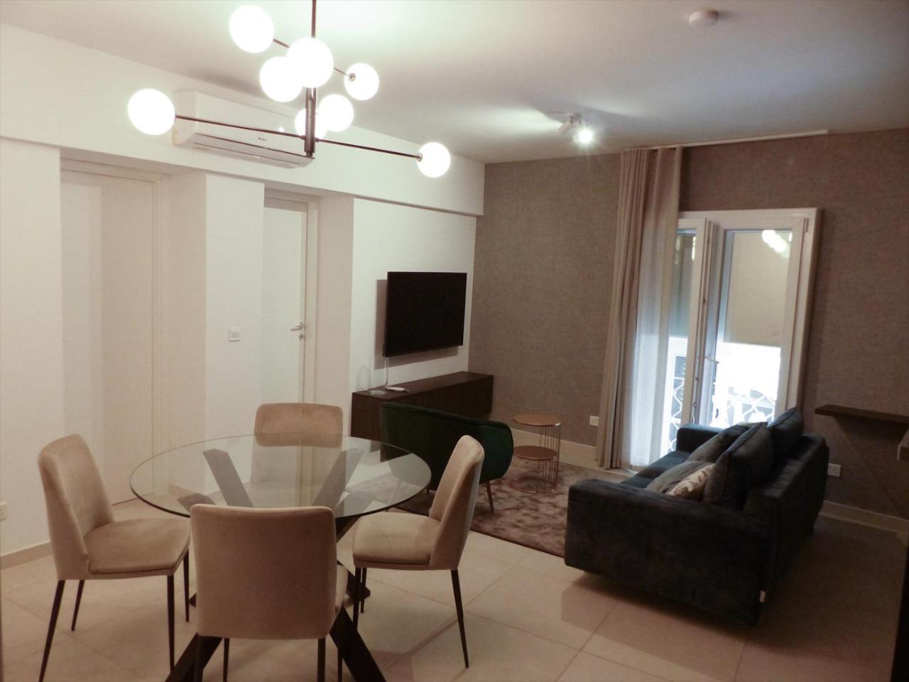 Luxury & Beach 2 Min Away