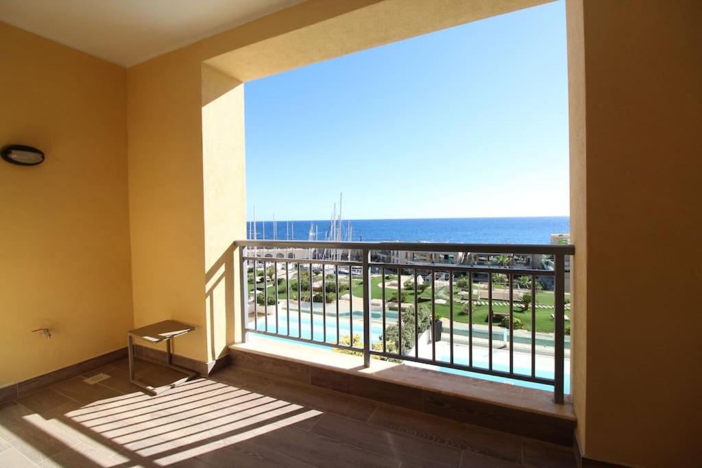 Stunning Seafront Portomaso Apartment 2