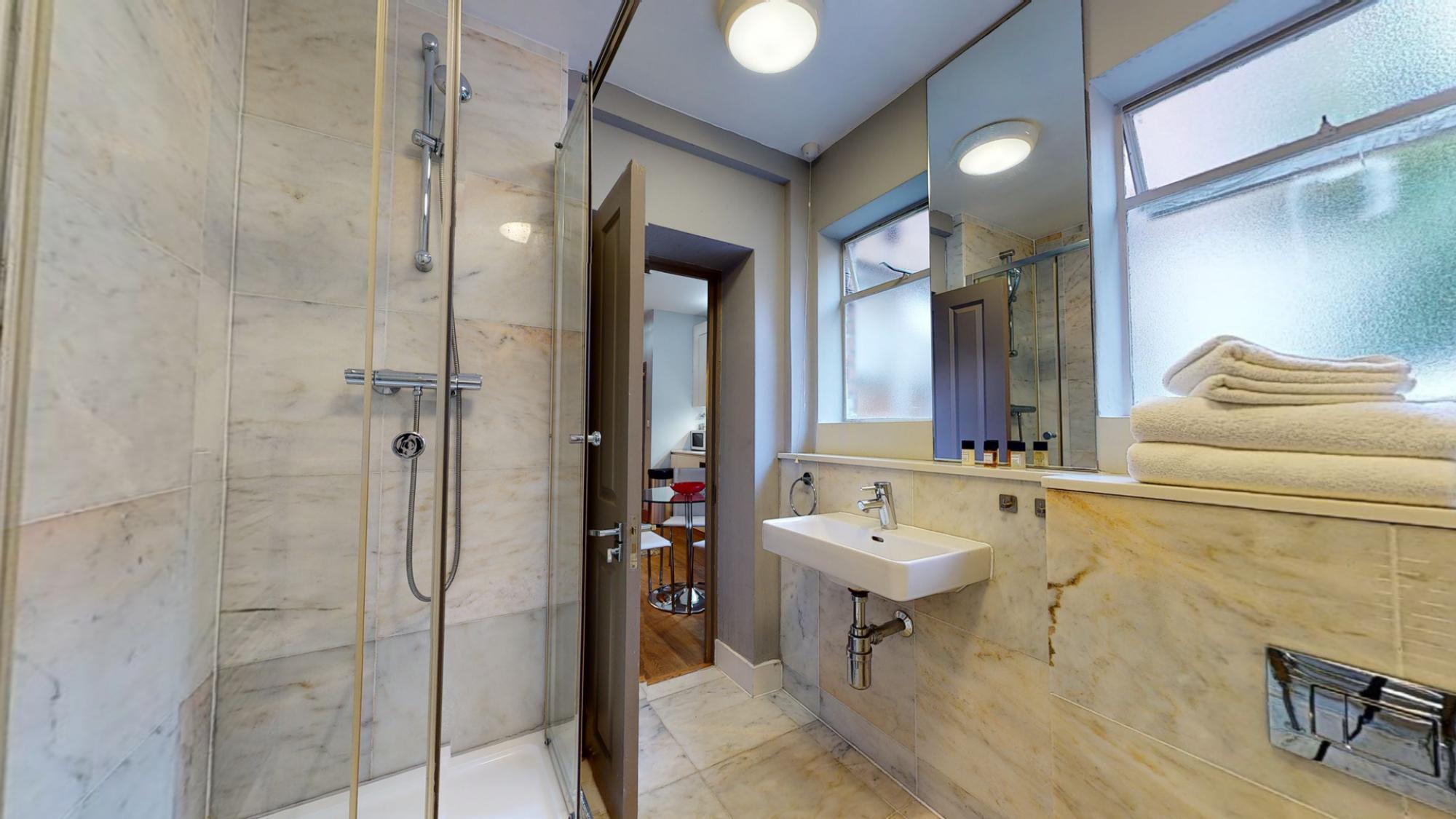 Spacious One Bed Apartment in Cleveland, Fitzrovia 1