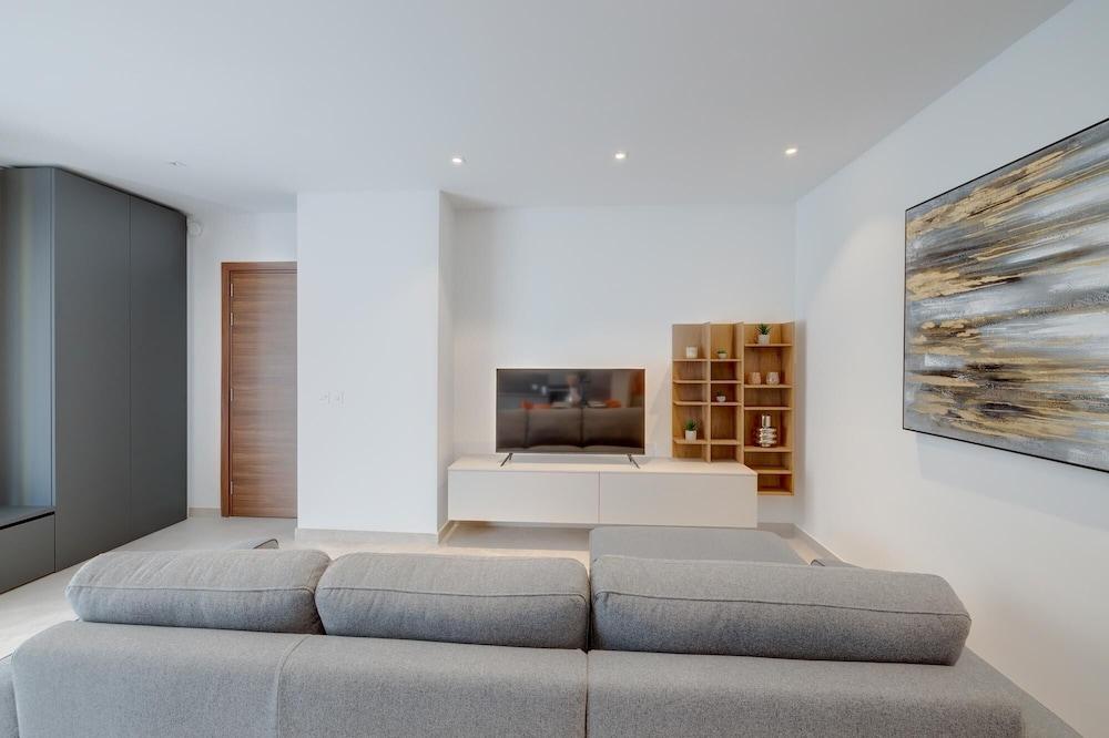 Luxury 2br Apartment in Portomaso 2