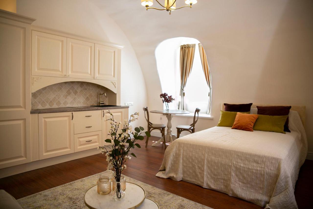 Heart of Old Town - St. Ann Apartment 2