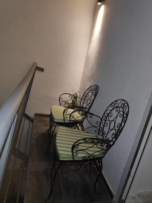 Cheerful 3 Bedroom Town House with Garage Free Parking Inside Or Outside with Back Yard And Roof 2