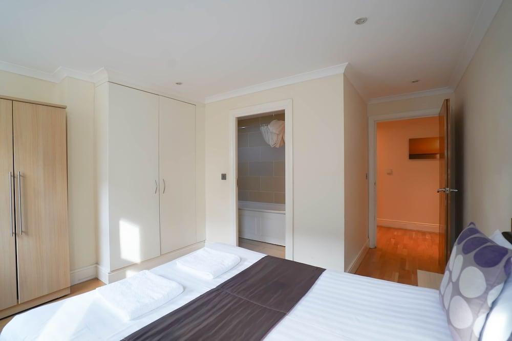 Cosy 2-Bed 2 Bathroom Apartment in London 1