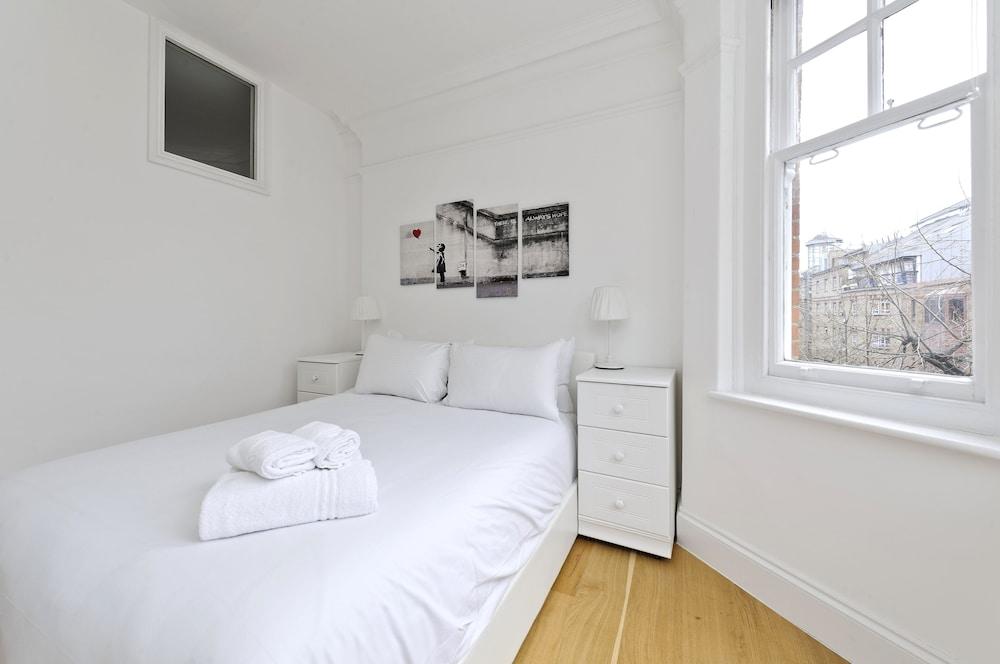 Delightful Apartment in the Heart of Westminster by Underthedoormat 2