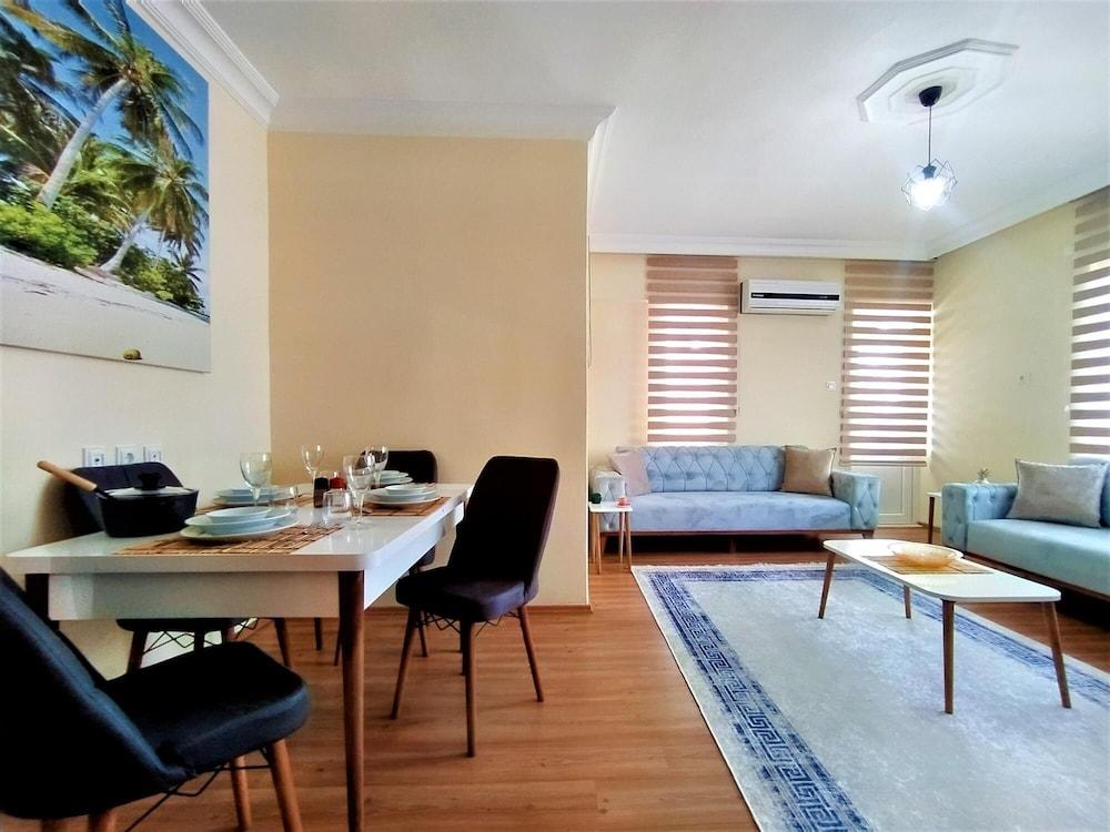 Commodious Flat Near Seaside in Antalya Konyaalti 1