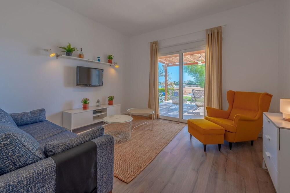 Vesta - Superior Apt - 3br - White Apartments 1