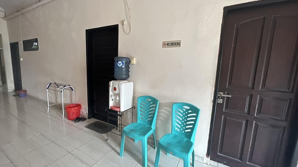 Oyo 92100 Kost Biru 2