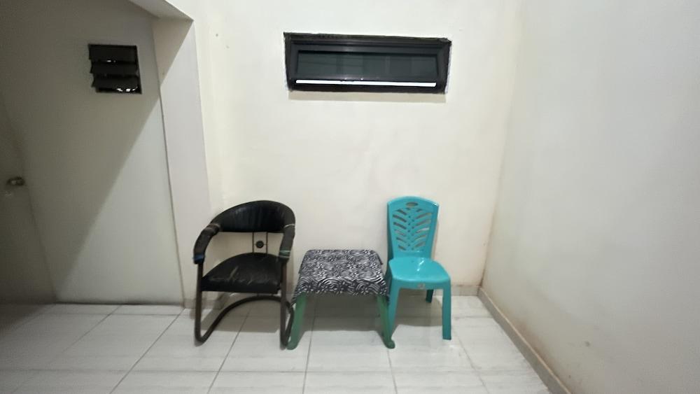 Oyo 92100 Kost Biru 1