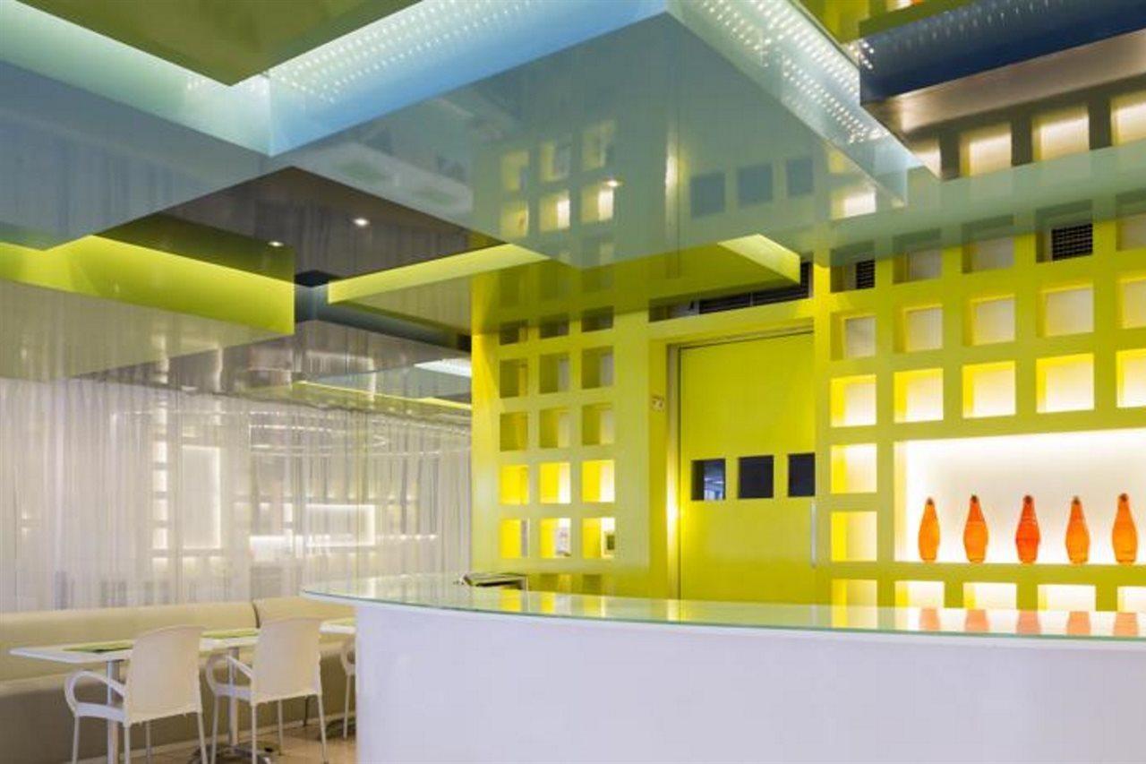 Room Mate Valentina 1