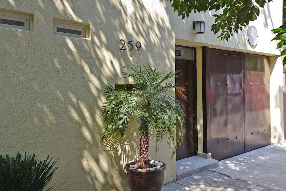 Suites259 (Adults only)