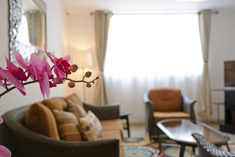 Suites259 (Adults only) 2