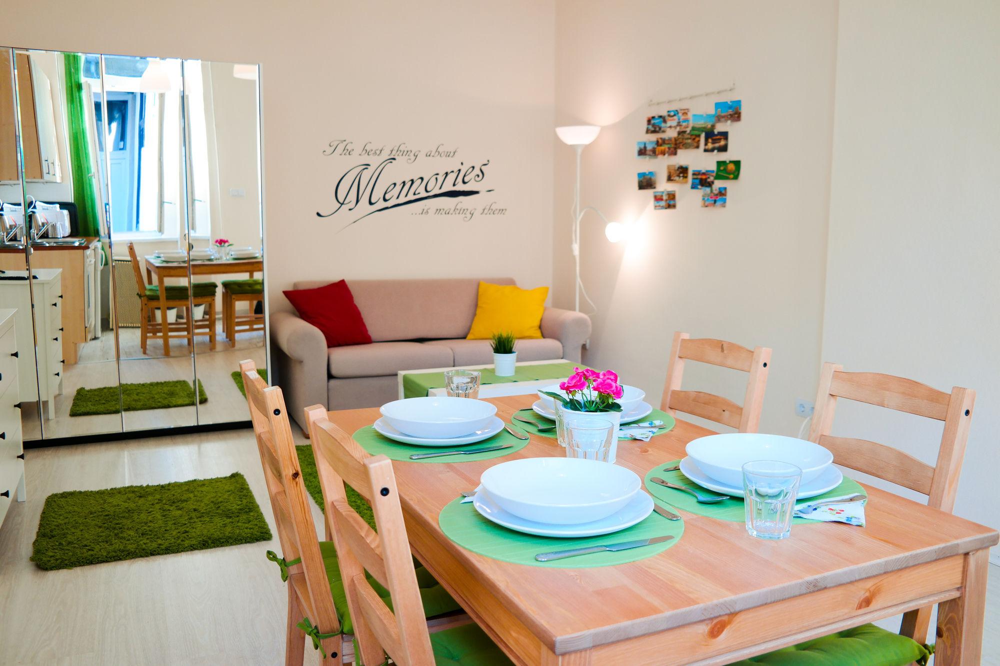 Opera Guesthouse & Apartments 1