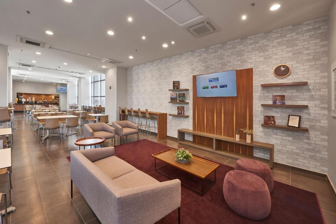 City Express la Raza 2