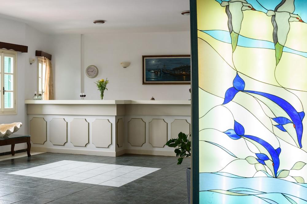 Scorpios Beach Santorini 2