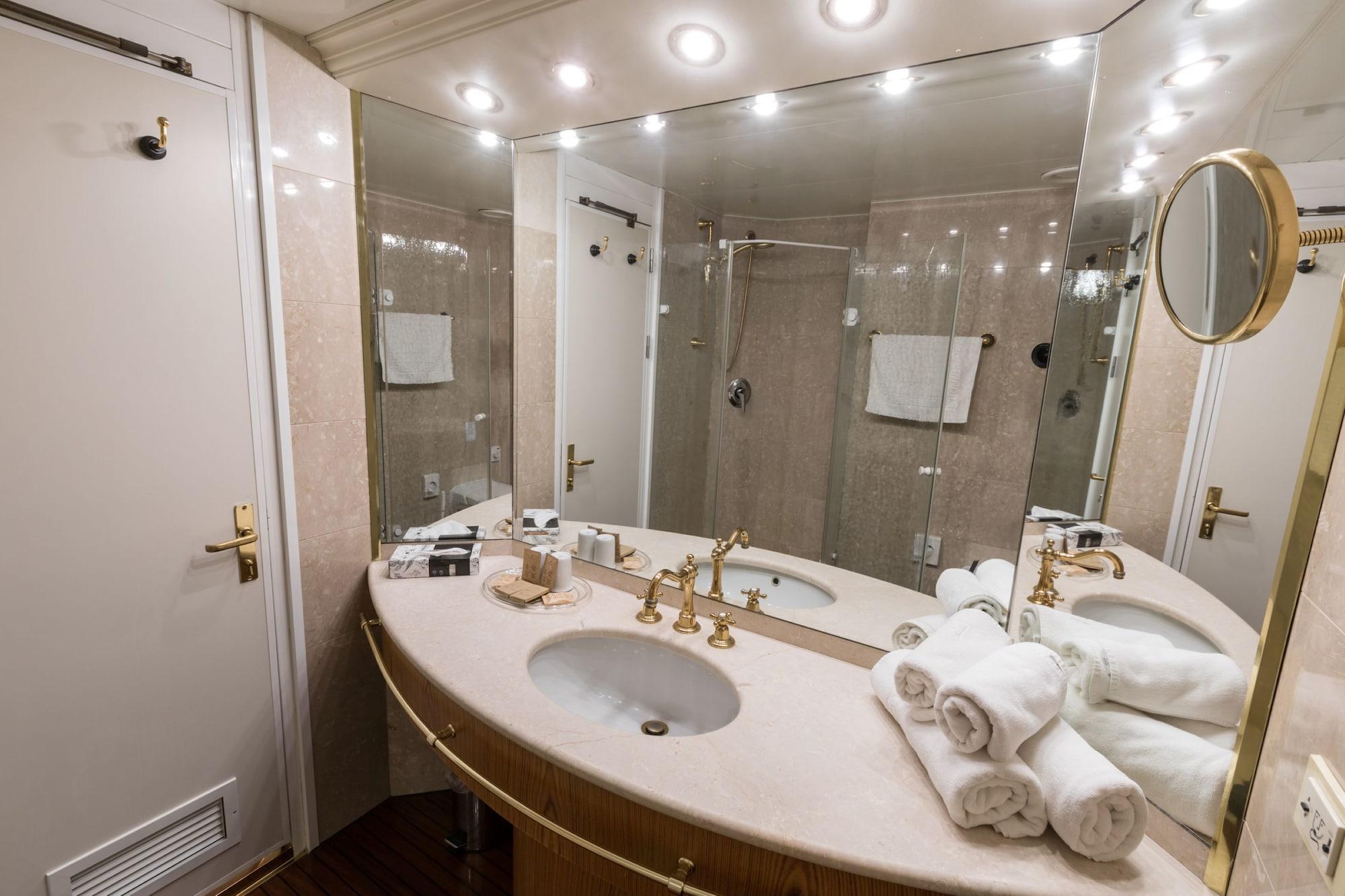 Onriver Hotels - Ms Cezanne 2