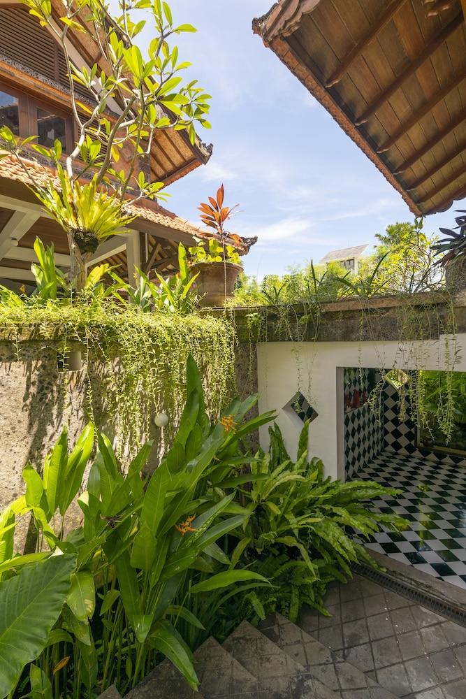 Massive Villa Brawa in Canggu 2