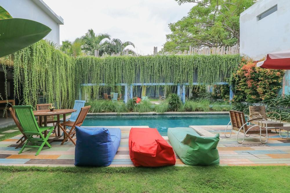 Base Guesthouse And Hostel