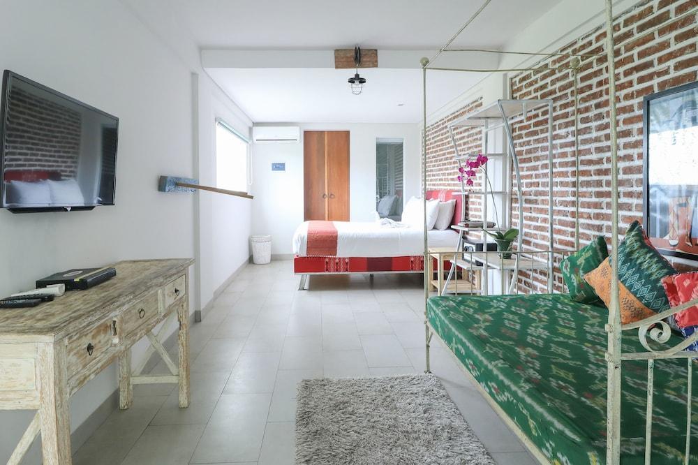 Base Guesthouse And Hostel 2