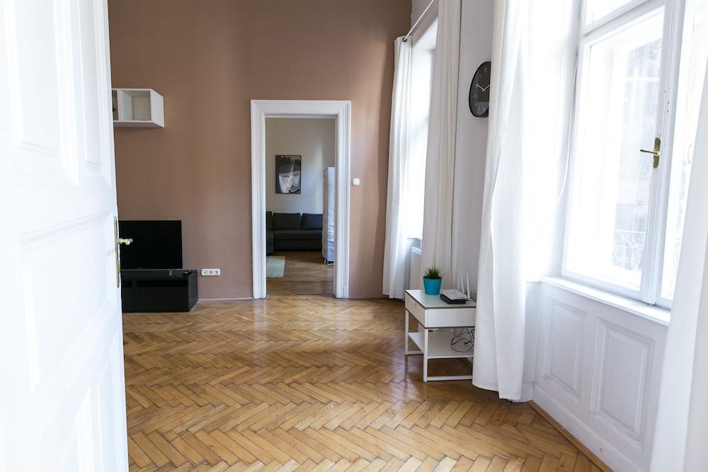 Outstanding Ernesto 1