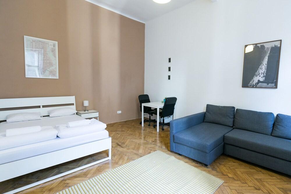 Outstanding Ernesto 2