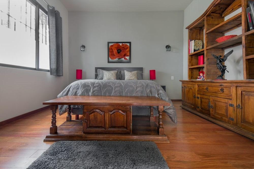 Juub la Roma, Newly Renovated, Elegant Studio 1