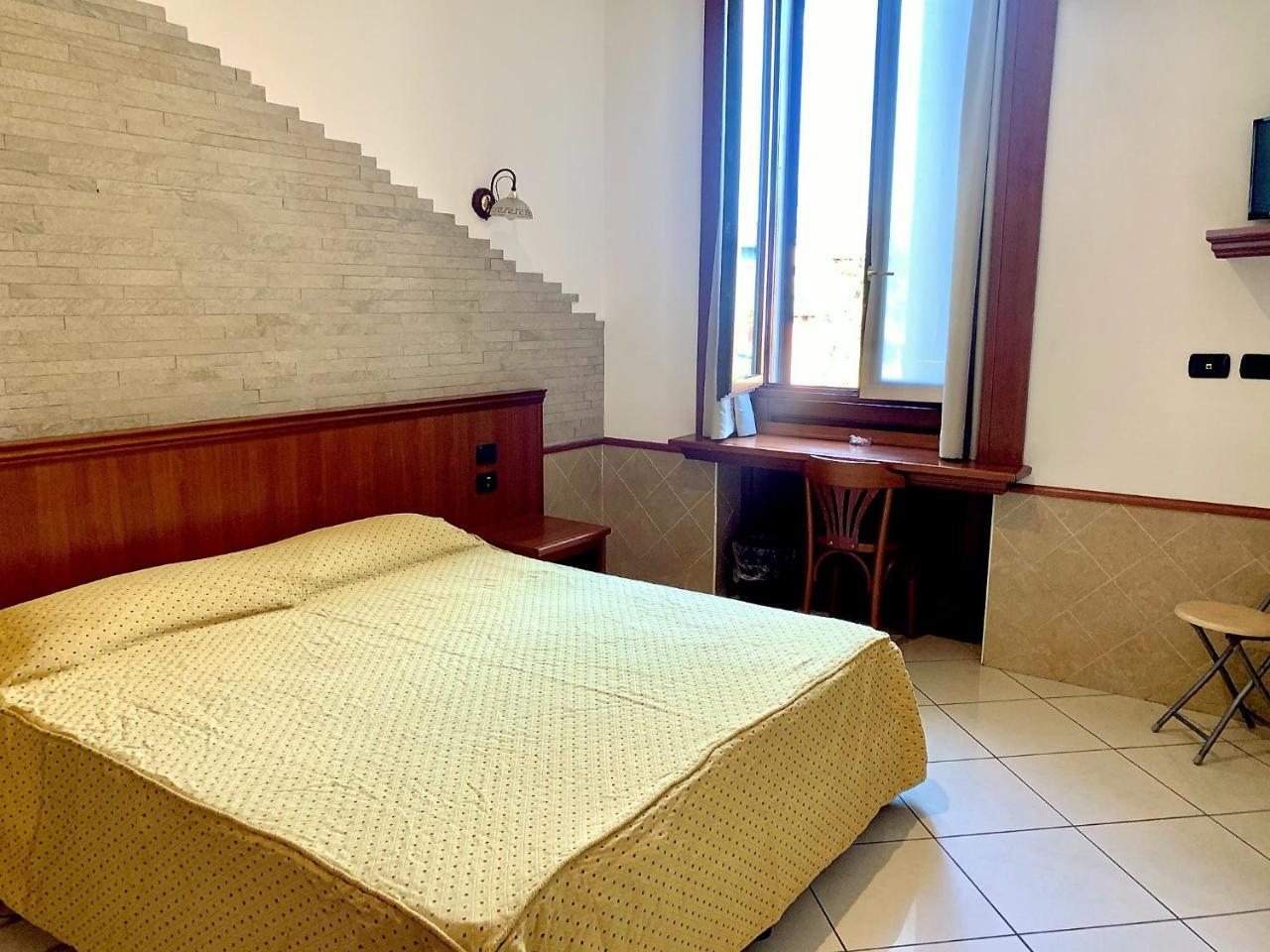 Astrid (Adults only) 1