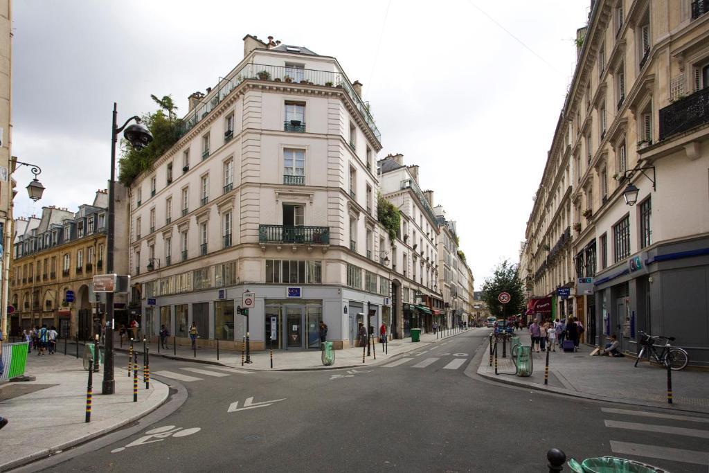 Rambuteau Apartment 1