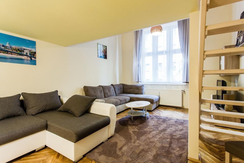 Balassi 27 Apartment