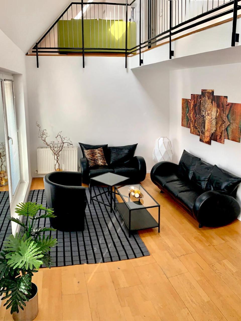 Vienna Roof Top Apartment with Terrace, Parking And AC 1