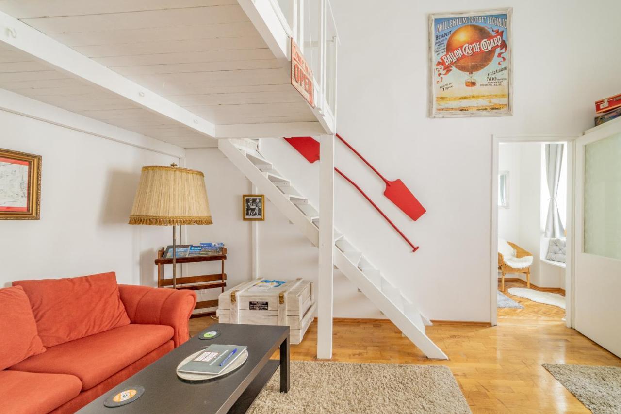 Gabi's Central Broadway Nest @ Nagymezo Str