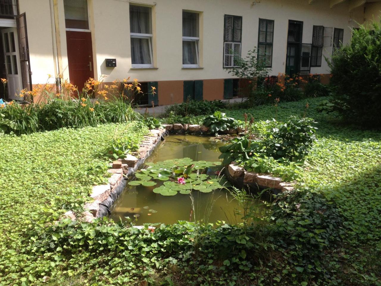 Gabi's Central Broadway Nest @ Nagymezo Str 1