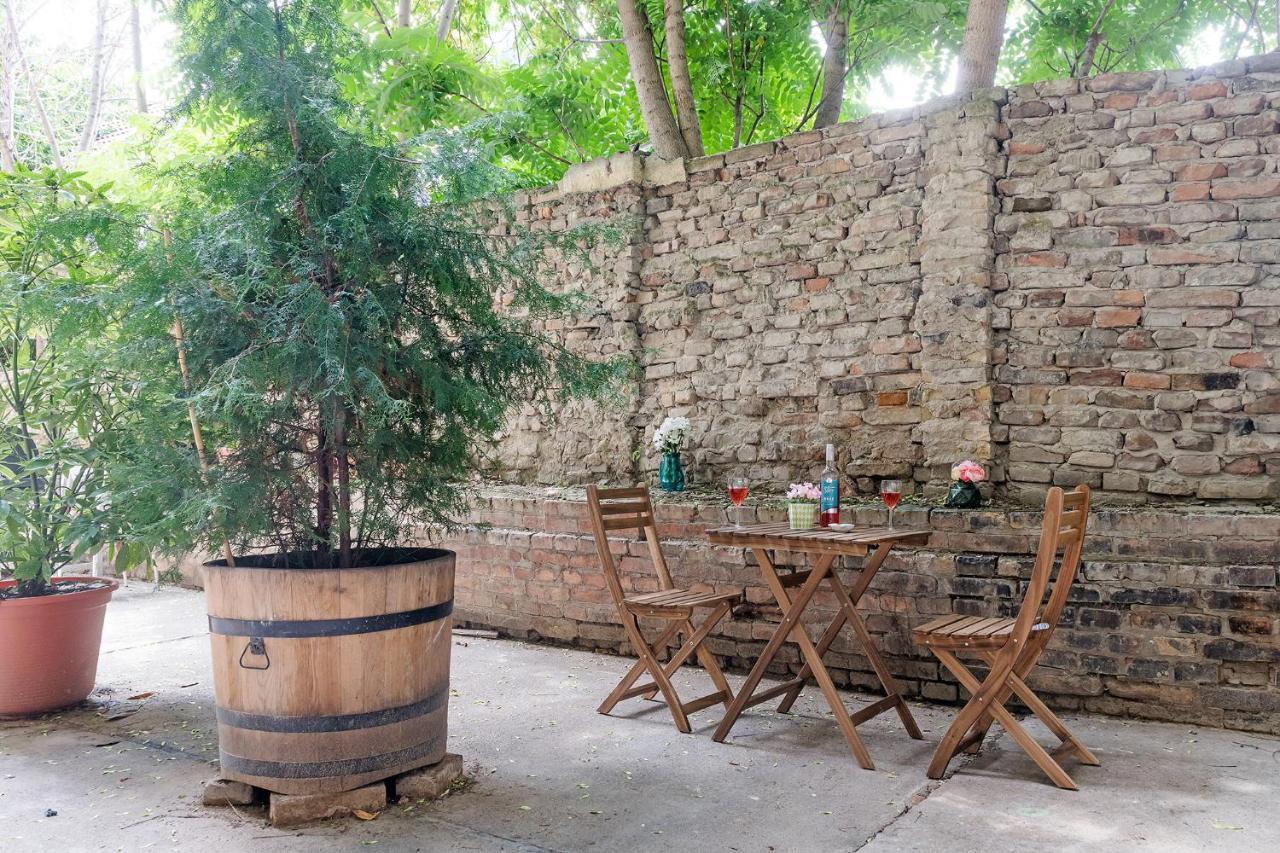 Industrial Style Appartment with AC Steps To Gozsdu 2